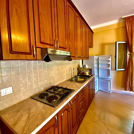 Tarzani & Restaurant Apartment