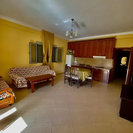 Tarzani & Restaurant Apartment