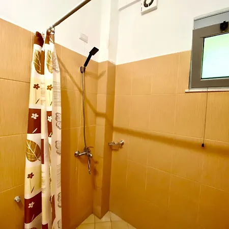 Appartement Tarzani & Restaurant